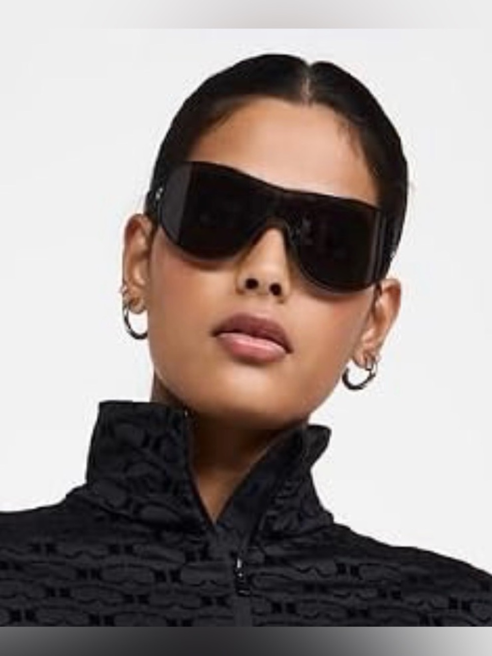 QUAY x GUIZIO Balance Sunglasses
Matte Black Metal Frame Dark
Smoke Lens - Picture 2 of 14